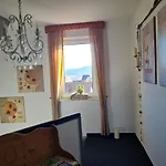 Ruhige Mit Balkon Und Terrasse Nahe Kassel Apartment