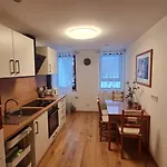 Ruhige Mit Balkon Und Terrasse Nahe Kassel Apartment