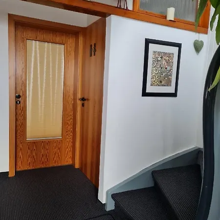 아파트 Schoenes Mit Balkon Und Terrasse In Ruhiger Lage *