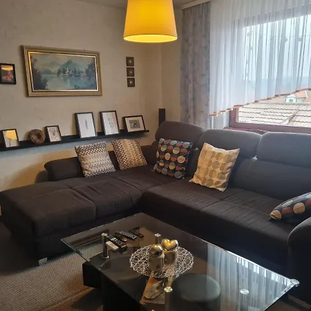 Schöne Mit Balkon Und Terrasse In Ruhiger Lage
