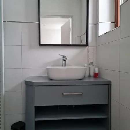 Schoenes Mit Balkon Und Terrasse In Ruhiger Lage