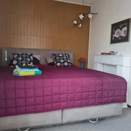 Schoenes Mit Balkon Und Terrasse In Ruhiger Lage