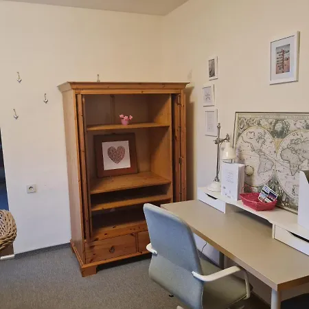 Schoenes Mit Balkon Und Terrasse In Ruhiger Lage 아파트 *