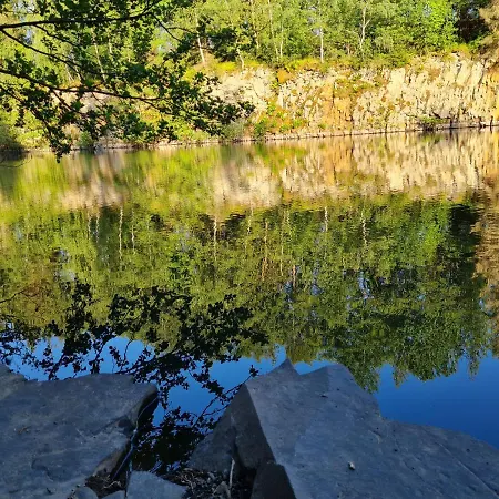 Schoenes Mit Balkon Und Terrasse In Ruhiger Lage 아파트