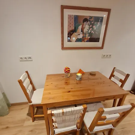 Schöne Mit Balkon Und Terrasse In Ruhiger Lage