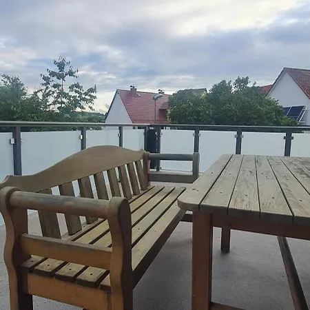 Schoenes Mit Balkon Und Terrasse In Ruhiger Lage Apartamento Helsa
