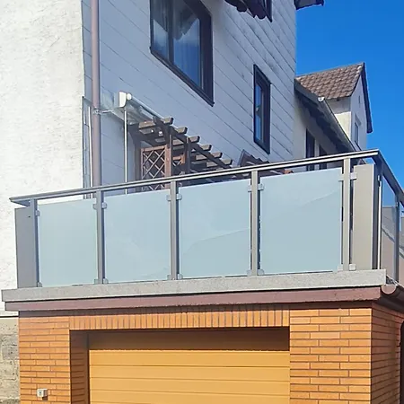 Ruhige Mit Balkon Und Terrasse Nahe Kassel Appartement