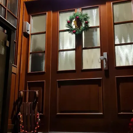 Schoenes Mit Balkon Und Terrasse In Ruhiger Lage