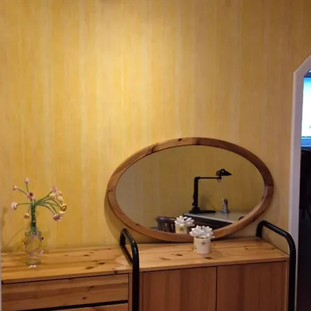 Schoenes Mit Balkon Und Terrasse In Ruhiger Lage Apartman