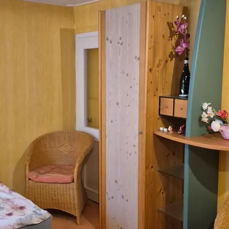 Schoenes Mit Balkon Und Terrasse In Ruhiger Lage Apartamento Helsa