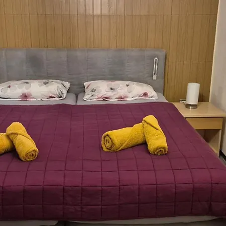 Schoenes Mit Balkon Und Terrasse In Ruhiger Lage *