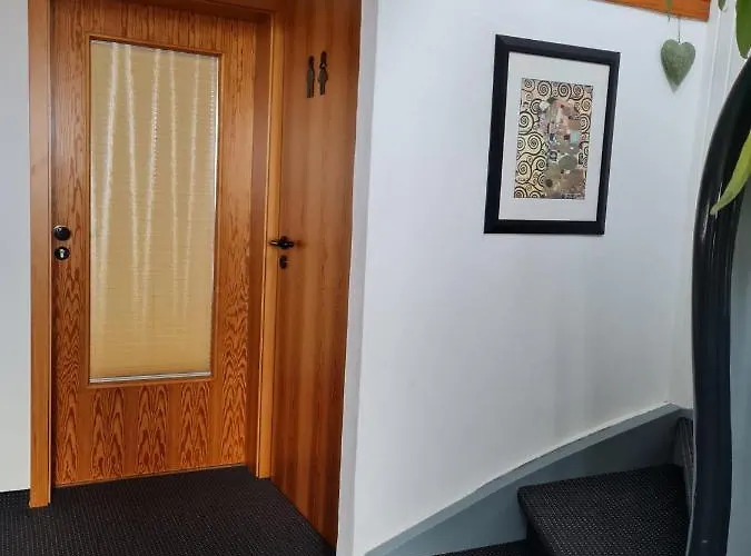 Διαμέρισμα Schoene Mit Balkon Und Terrasse In Ruhiger Lage *