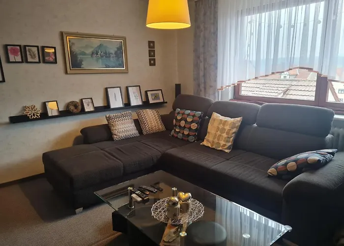 Schoene Mit Balkon Und Terrasse In Ruhiger Lage