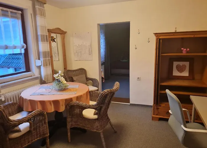 Schoene Mit Balkon Und Terrasse In Ruhiger Lage Appartamento Helsa