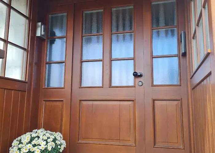 Schoene Mit Balkon Und Terrasse In Ruhiger Lage