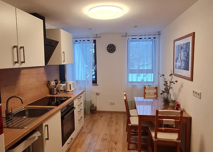 Schoene Mit Balkon Und Terrasse In Ruhiger Lage Appartamento