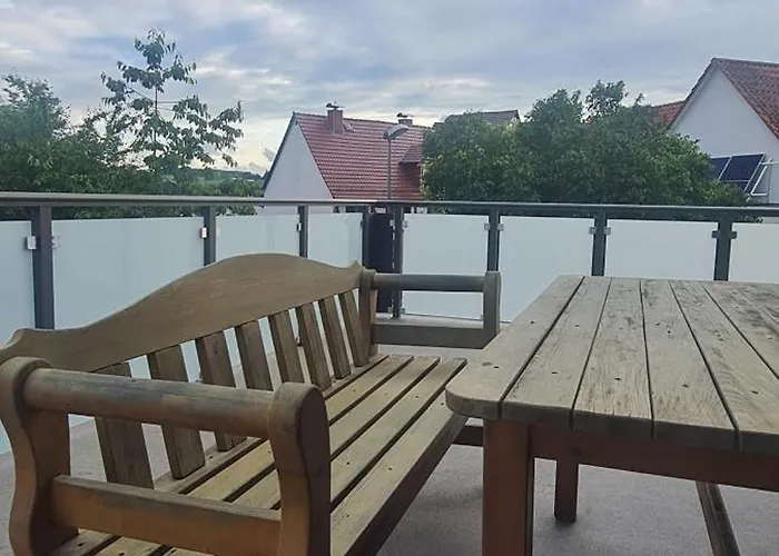 Schoene Mit Balkon Und Terrasse In Ruhiger Lage Διαμέρισμα Helsa