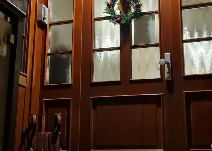 Schoene Mit Balkon Und Terrasse In Ruhiger Lage