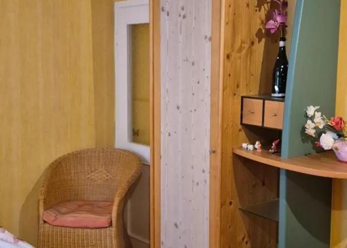 Schoene Mit Balkon Und Terrasse In Ruhiger Lage Διαμέρισμα Helsa