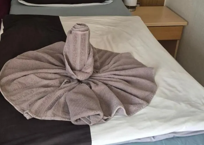 Ruhige Mit Balkon Und Terrasse Nahe Kassel *