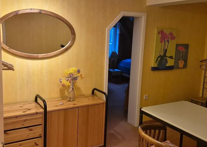 Schoene Mit Balkon Und Terrasse In Ruhiger Lage Διαμέρισμα